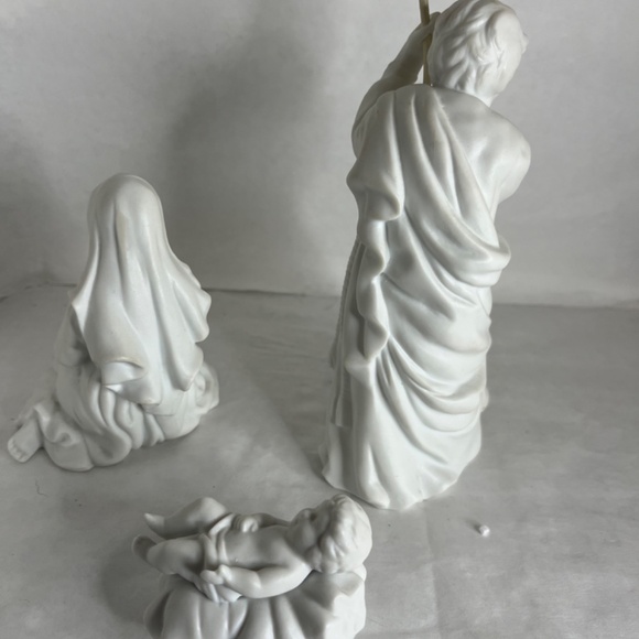 Vintage Avon Nativity Collectibles Porcelain Figurine Set 1980's - Picture 10 of 15